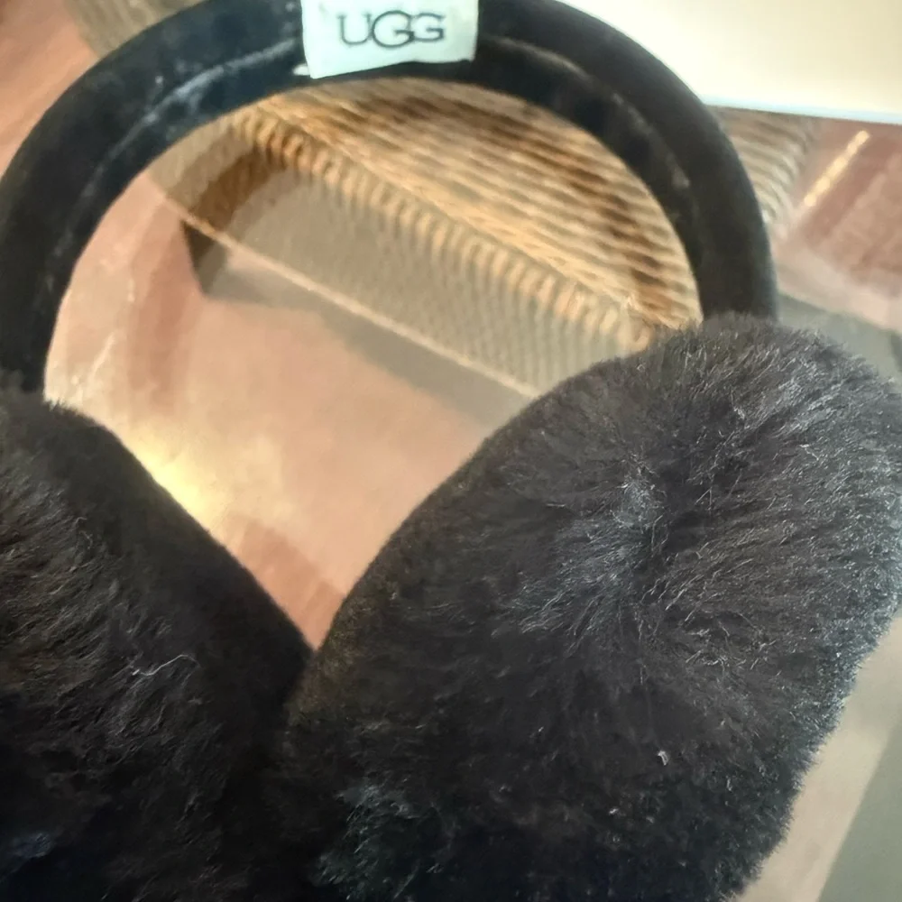 UGG Black Faux Fur Earmuffs - Picture 3 of 3
